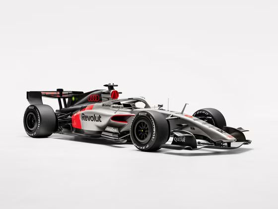 Seitenansicht des Audi R26, leicht schräg von vorne.