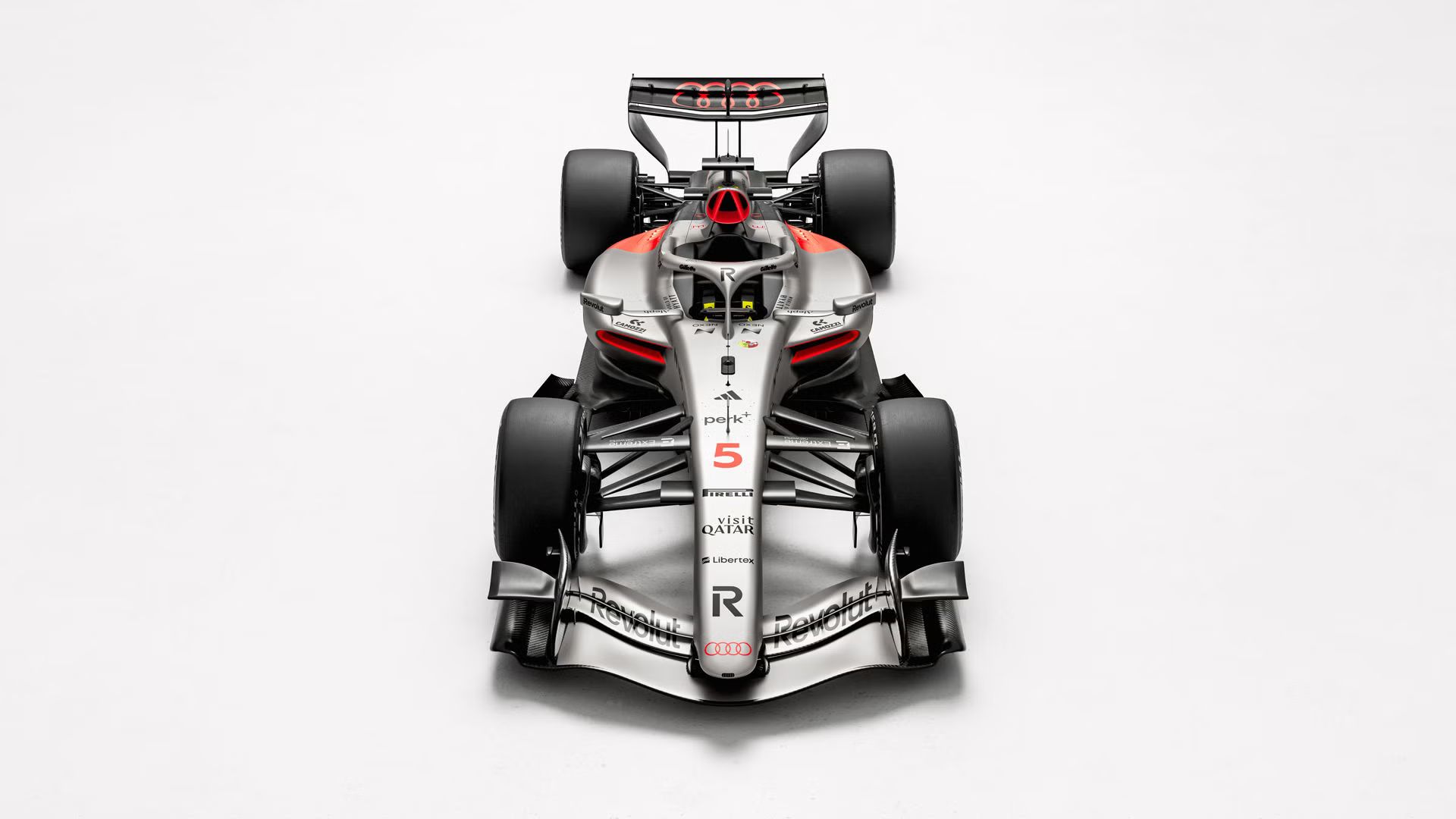 Leicht erhöhter Blick von vorn auf den Audi R26.